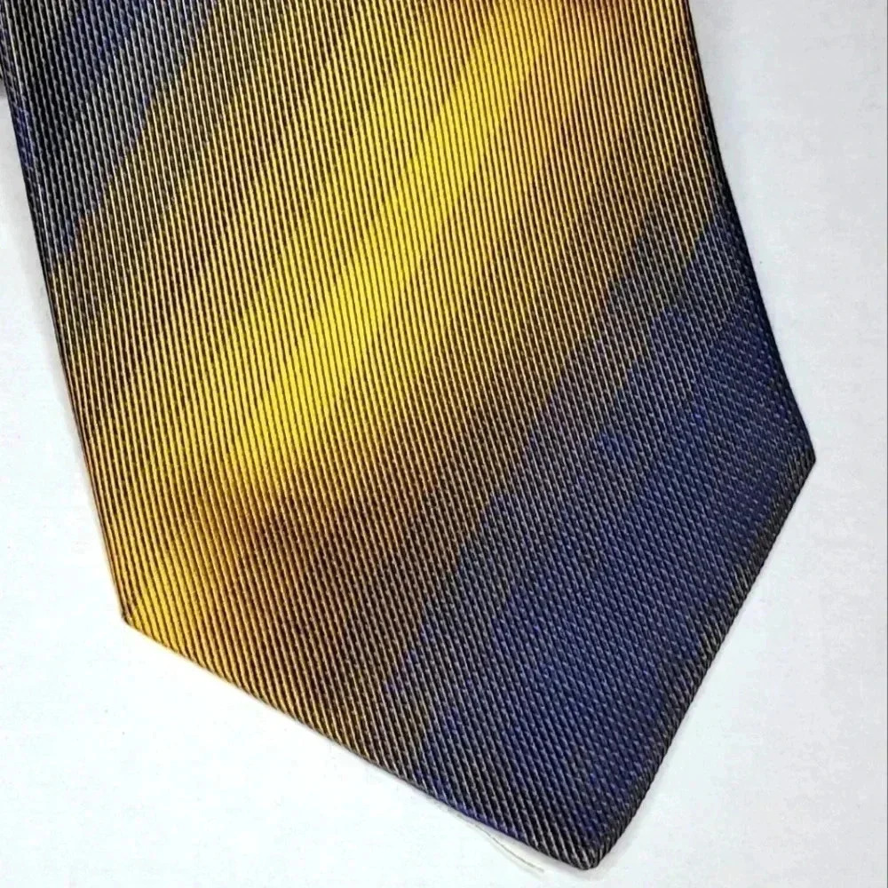 Roberto Villini Handmade Silk Tie - Picture 2 of 6